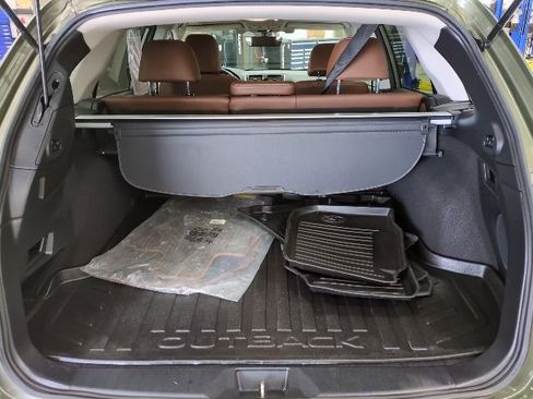 Used 2018 Subaru Outback 3.6R Touring image 12