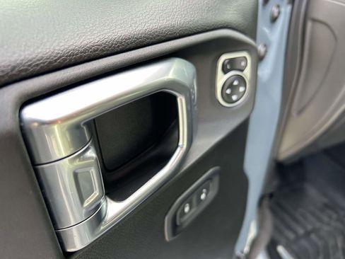 Used 2024 Jeep Gladiator Sport image 18