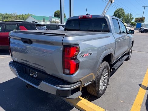 Used 2025 Chevrolet Colorado LT w/ LT Convenience Package AWD/4WD image 3