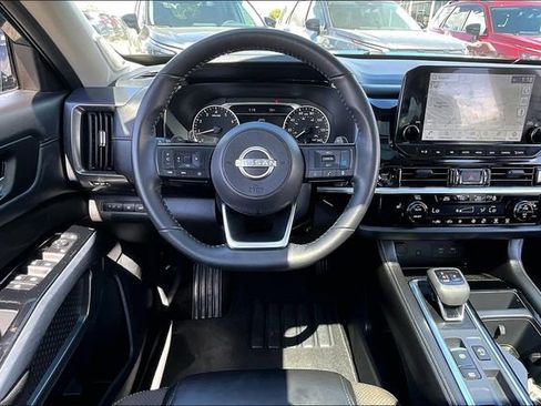 Certified 2025 Nissan Pathfinder SL w/ SL Premium Package image 8