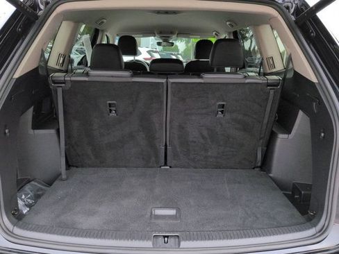 Used 2025 Volkswagen Atlas SE FWD image 12