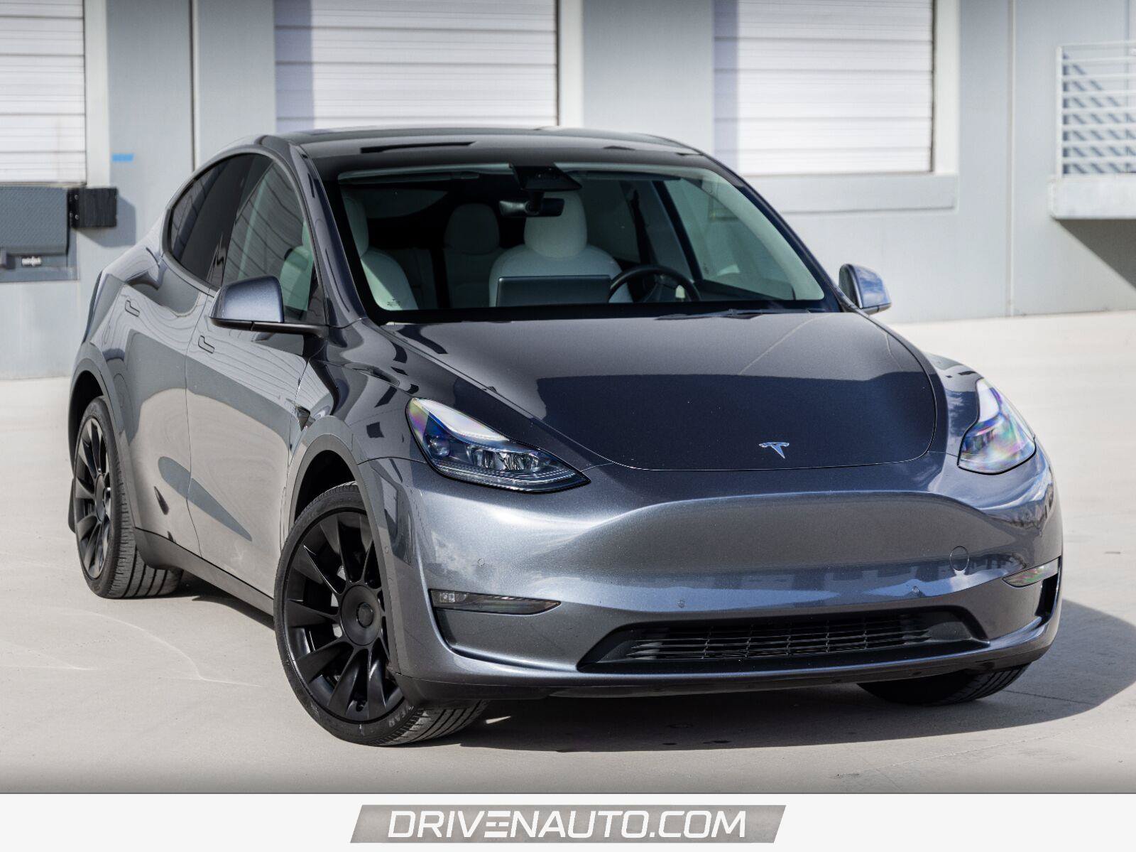 Used 2022 Tesla Model Y Long Range AWD/4WD image 1
