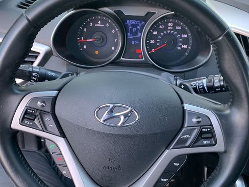 Used 2017 Hyundai Veloster image 8