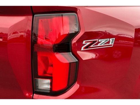 Used 2025 Chevrolet Colorado Z71 AWD/4WD image 32