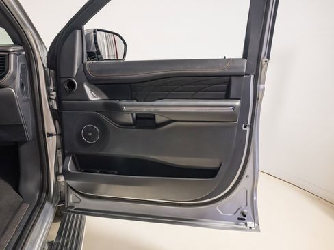 Used 2024 Ford Expedition Platinum image 25