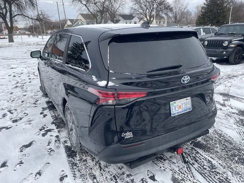 Certified 2021 Toyota Sienna LE image 8