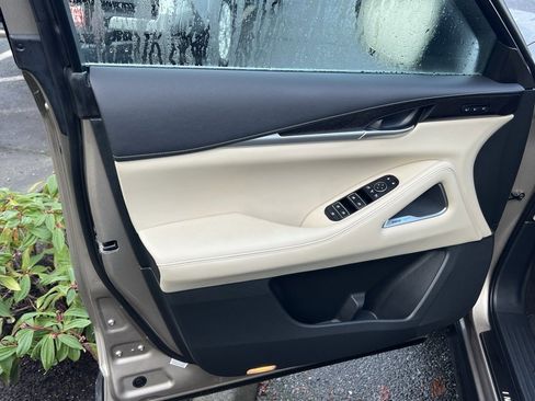 Used 2023 INFINITI QX60 Sensory image 9