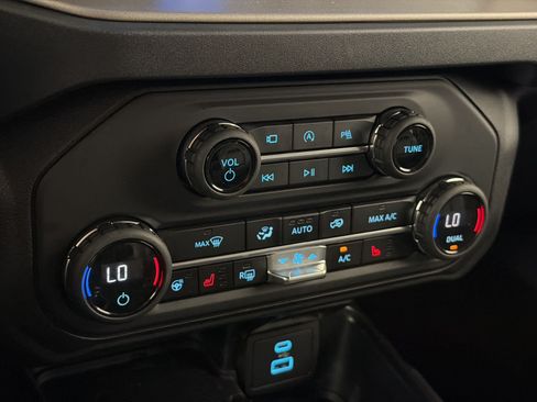 Used 2025 Ford Bronco Outer Banks AWD/4WD image 19