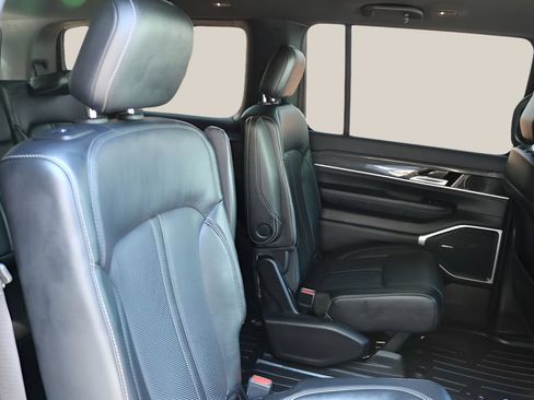 Used 2022 Jeep Wagoneer Series III w/ Flexible Seating Group RWD image 18