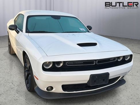 Used 2022 Dodge Challenger GT RWD image 4