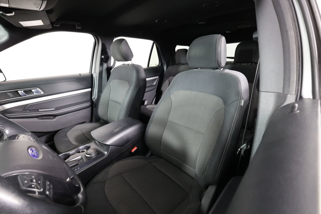 Used 2017 Ford Explorer XLT AWD/4WD image 11