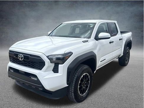 Used 2025 Toyota Tacoma TRD Off-Road AWD/4WD image 3