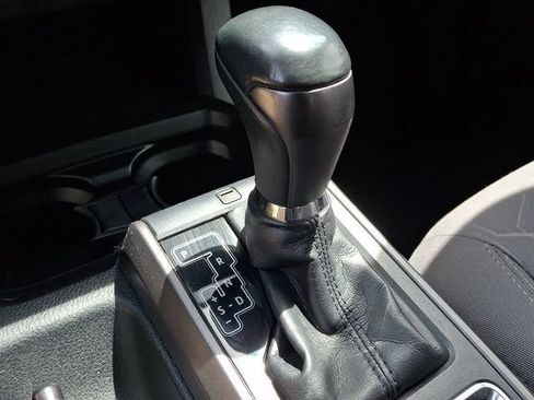 Used 2019 Toyota Tacoma TRD Sport AWD/4WD image 16