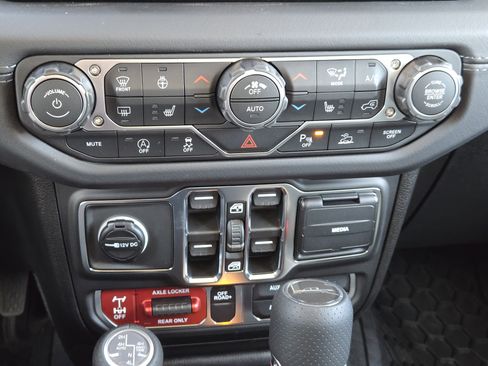 New 2026 Jeep Gladiator Mojave image 16