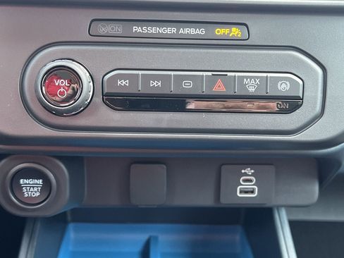 New 2025 Ford Maverick XLT w/ XLT Luxury Package FWD image 6