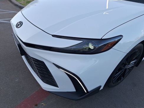 Used 2025 Toyota Camry SE w/ Multimedia Upgrade Package image 10