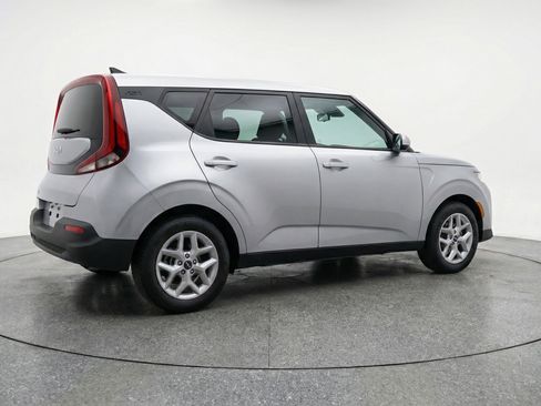 Used 2025 Kia Soul LX w/ LX Technology Package FWD image 9