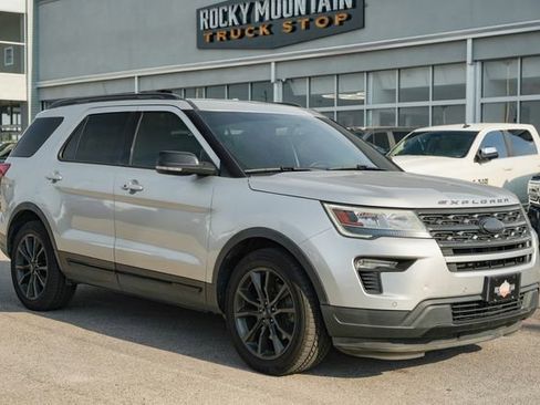 Used 2018 Ford Explorer XLT w/ Equipment Group 202A image 3