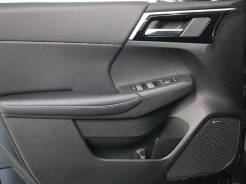 New 2025 Mitsubishi Outlander SE image 13