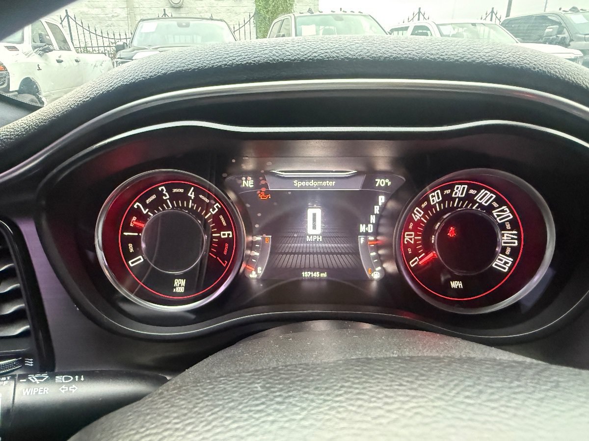 Used 2015 Dodge Challenger SXT w/ Driver Convenience Group RWD image 23