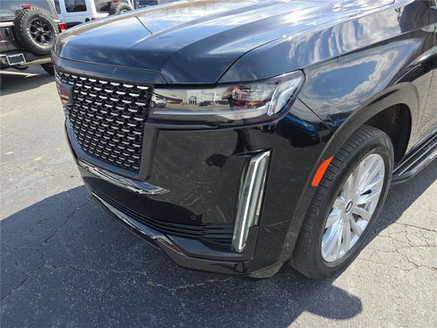 Used 2023 Cadillac Escalade ESV Luxury image 10