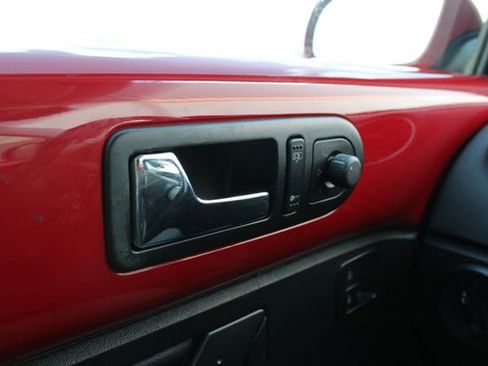 Used 2009 Volkswagen Beetle S image 6