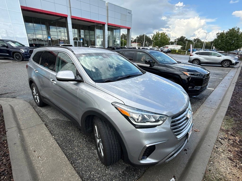 Used 2017 Hyundai Santa Fe SE w/ Cargo Package AWD/4WD image 3