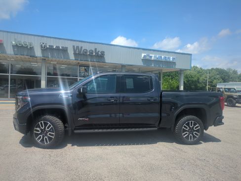 Used 2025 GMC Sierra 1500 AT4 w/ AT4 Premium Package AWD/4WD image 2