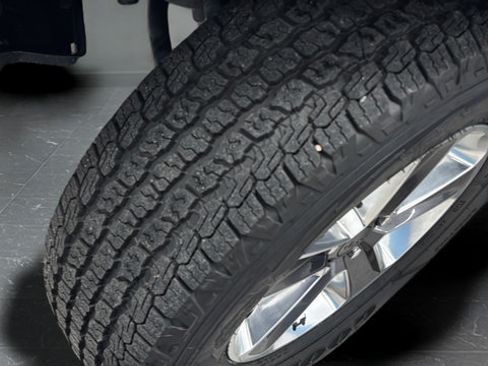 Used 2022 Jeep Wrangler Unlimited Sahara AWD/4WD image 32