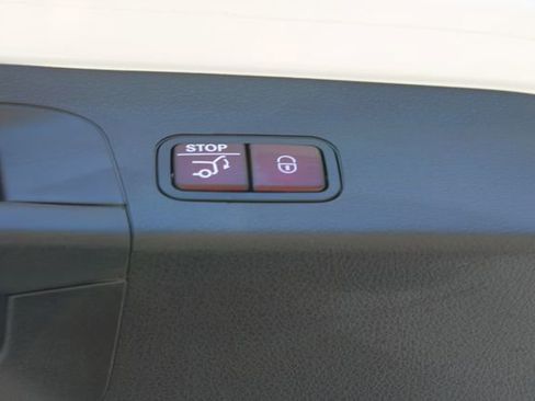 Used 2025 Mercedes-Benz GLS 450 4MATIC image 51