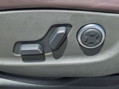 Used 2023 Genesis GV70 2.5T w/ Advanced Package AWD/4WD image 19
