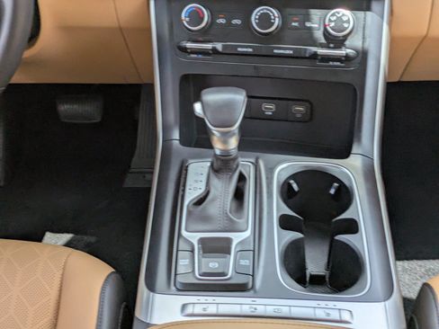 Certified 2024 Kia Carnival LX FWD image 16
