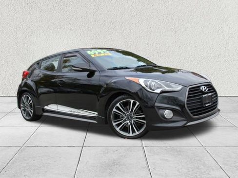 Used 2017 Hyundai Veloster Turbo image 3
