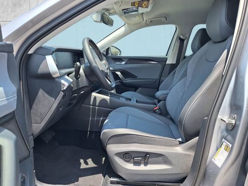 New 2025 Volkswagen Tiguan SE image 9