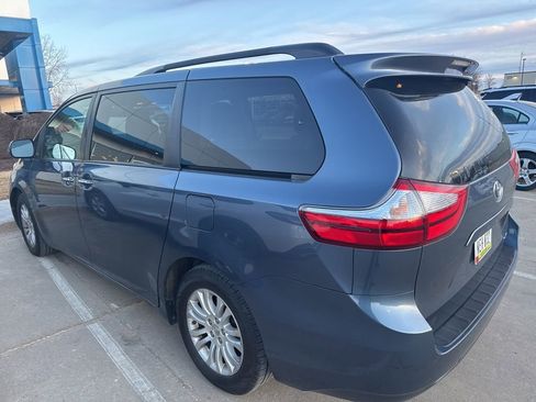 Used 2016 Toyota Sienna XLE image 2