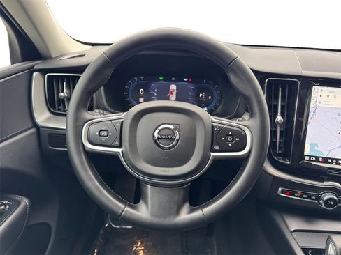 Certified 2025 Volvo XC60 B5 Core image 13