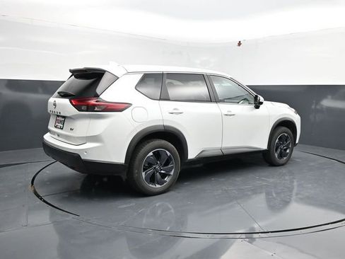 Used 2024 Nissan Rogue SV FWD image 8