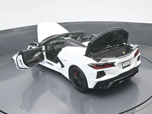 Used 2024 Chevrolet Corvette Stingray Convertible w/ Z51 Performance Package image 62
