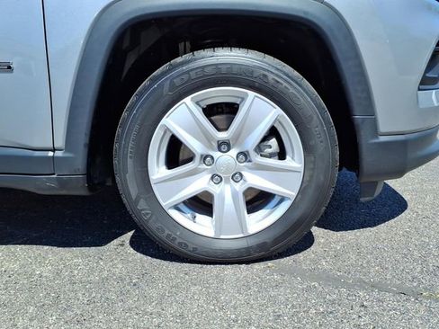 Certified 2022 Jeep Compass Latitude w/ Convenience Group FWD image 9