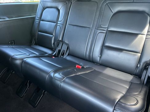 Used 2019 Lincoln Navigator L Reserve image 17