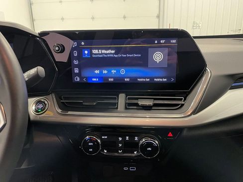 Used 2025 Chevrolet Trax LT w/ Driver Confidence Package FWD image 31