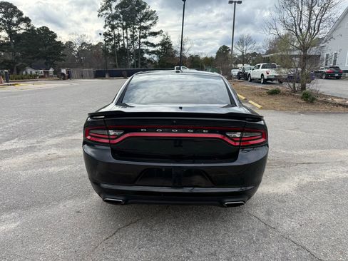 Used 2019 Dodge Charger SXT image 4