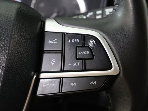 Used 2024 Toyota Highlander LE image 43