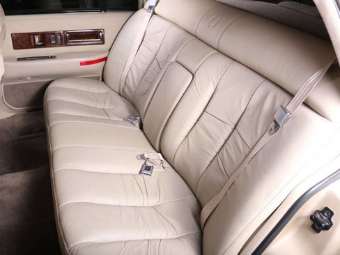 Used 1994 Cadillac Fleetwood Brougham RWD image 94