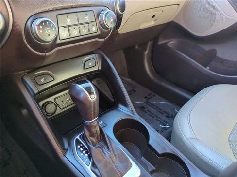 Used 2015 Hyundai Tucson SE image 12