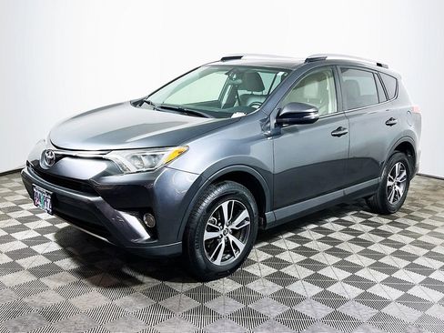 Used 2016 Toyota RAV4 XLE AWD/4WD image 4