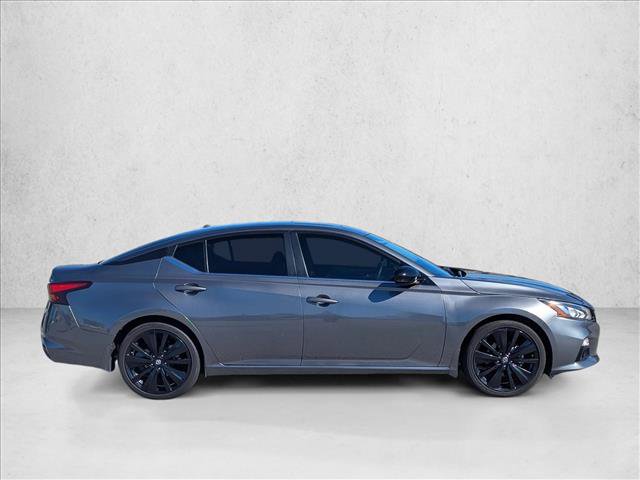Used 2022 Nissan Altima 2.5 SR w/ Midnight Edition Package FWD image 4