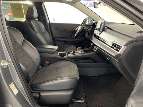 Used 2024 Mitsubishi Outlander SE image 42