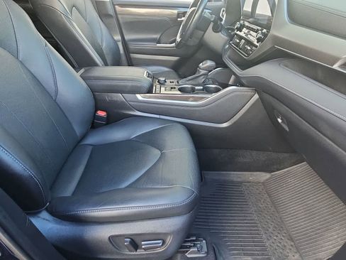Used 2021 Toyota Highlander Limited image 22