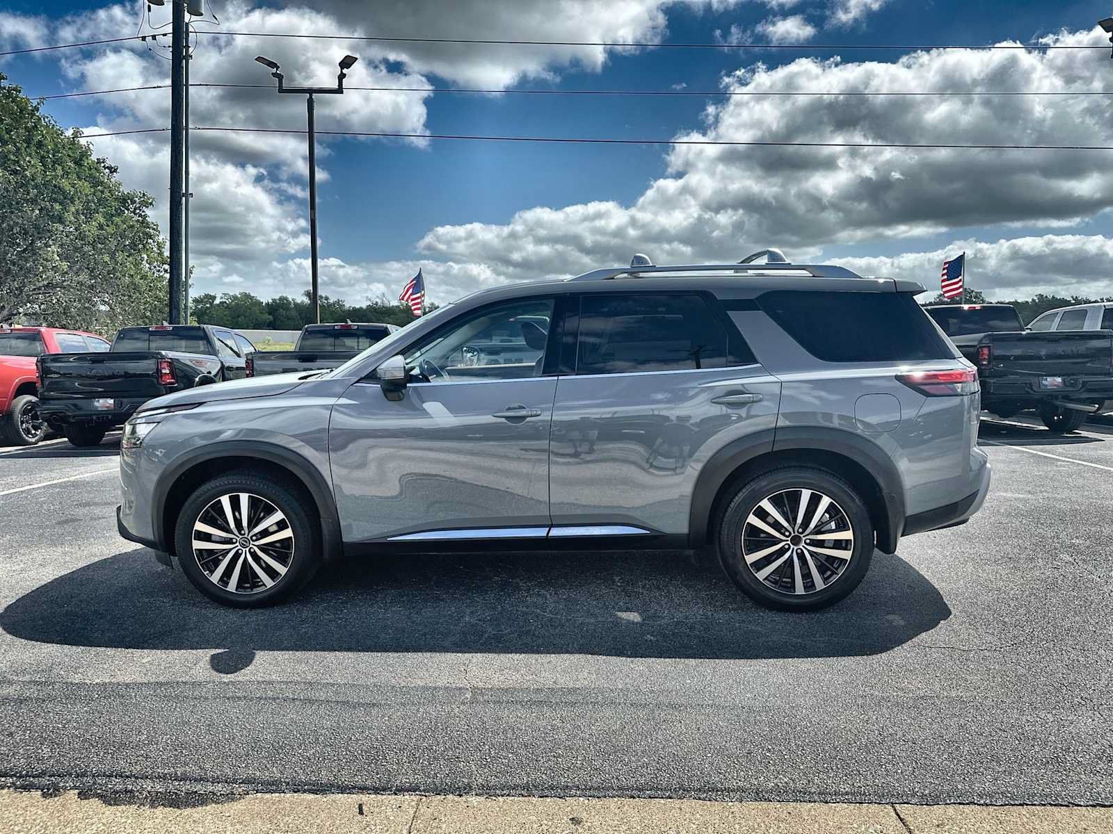Used 2024 Nissan Pathfinder Platinum w/ Cargo Package FWD image 12